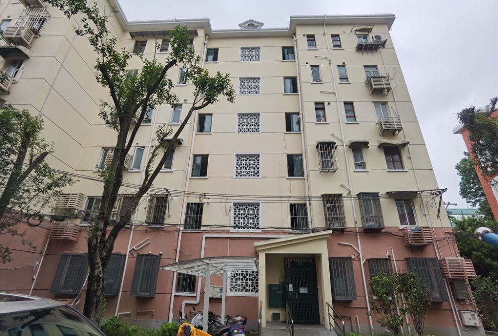 上(shàng)海市長甯區程家橋路80弄17号202室