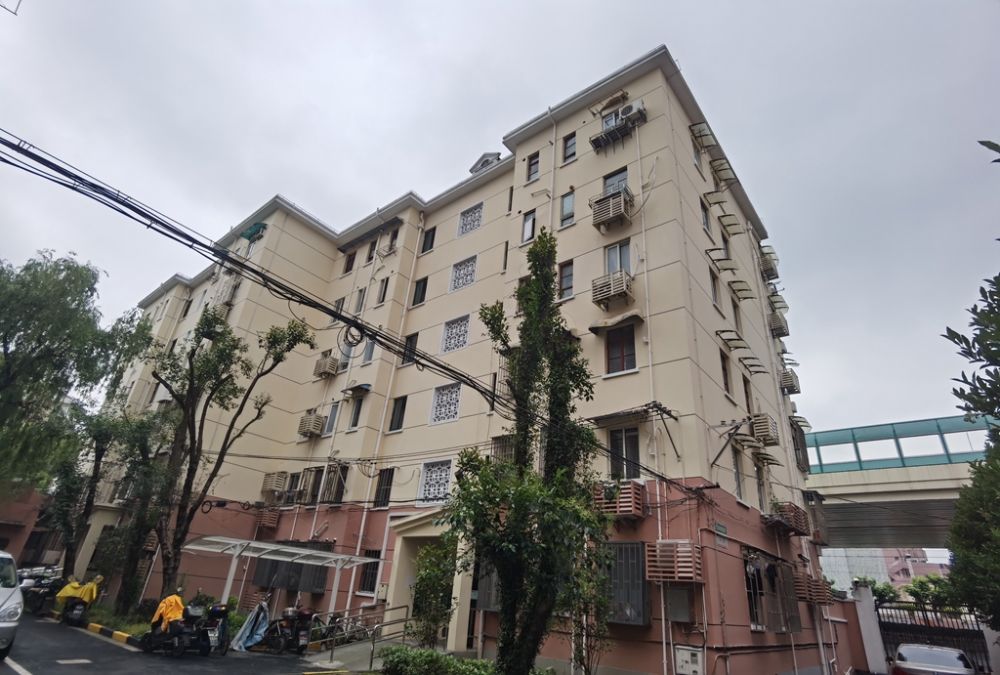 上(shàng)海市長甯區程家橋路80弄17号202室
