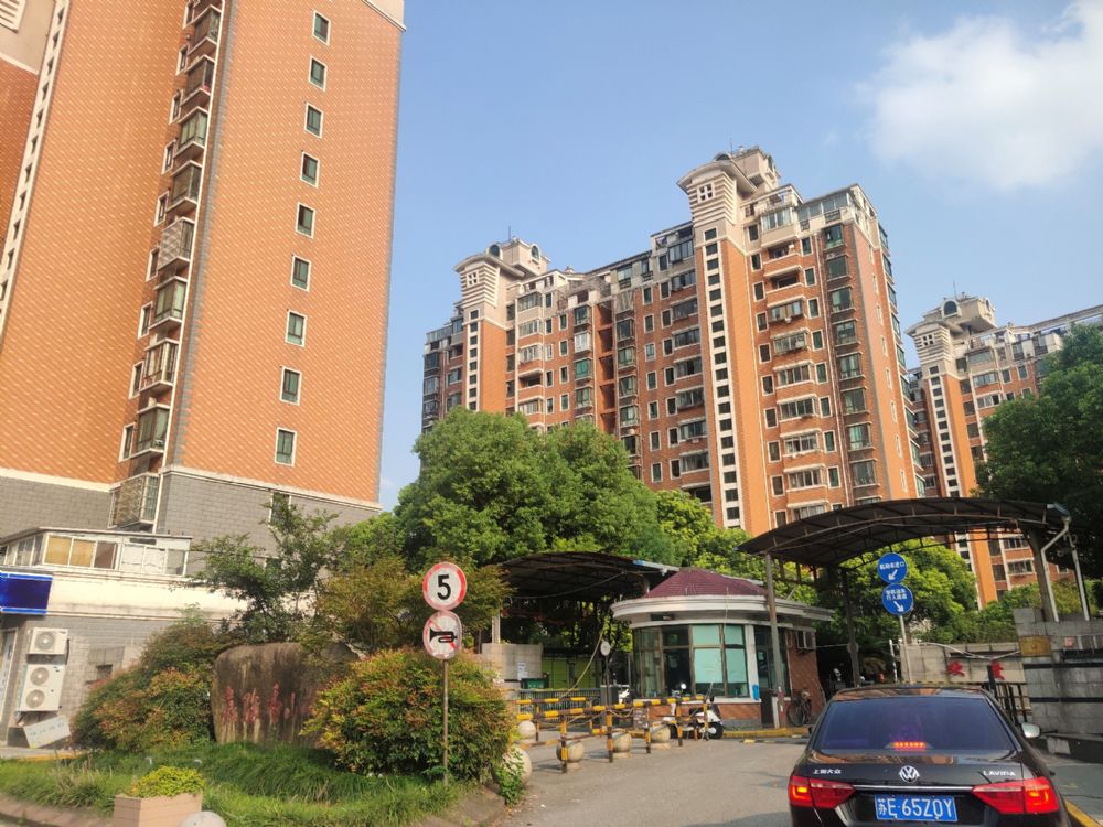 上(shàng)海市寶山區通南路328弄77号101室房地(dì / de)産