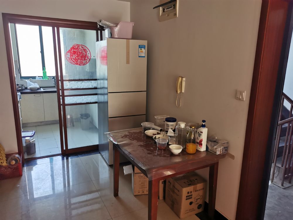上(shàng)海市浦東新區航頭鎮航梅路525弄1支弄64号502室
