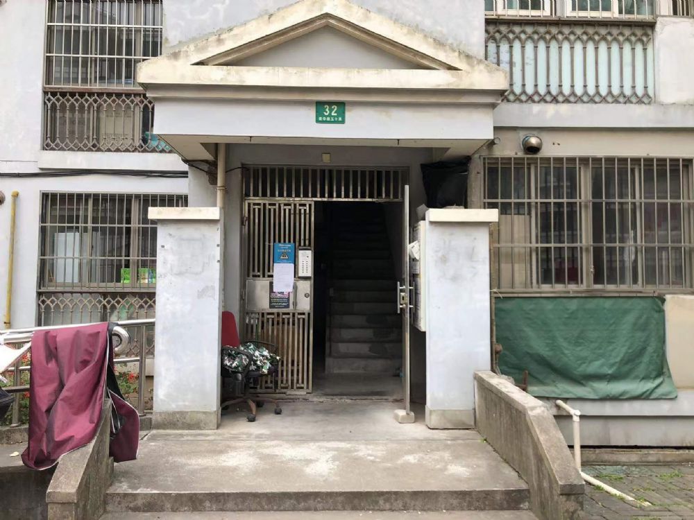 上(shàng)海市浦東新區曹路鎮龔華路50弄32号501室